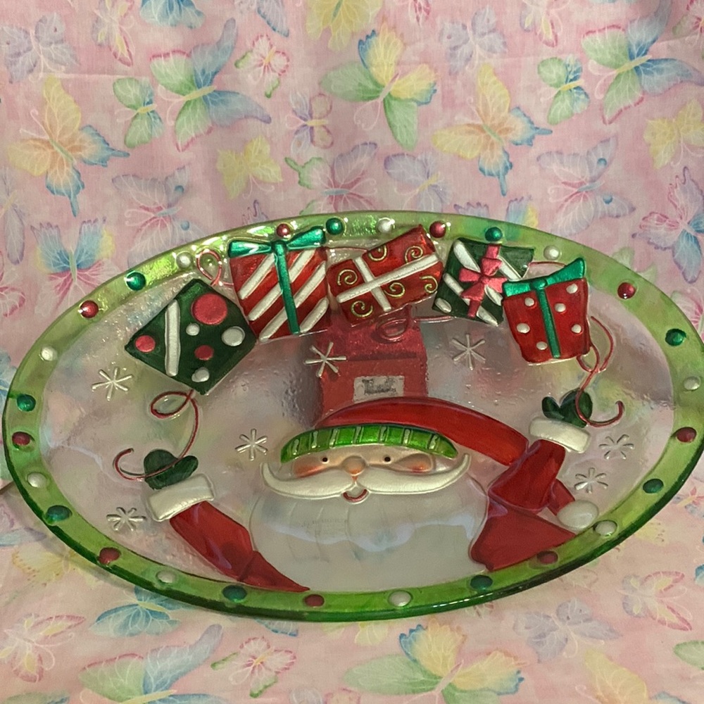 Santa Claus Christmas serving platter. 17 1/2” x 12”. Excellent condition.